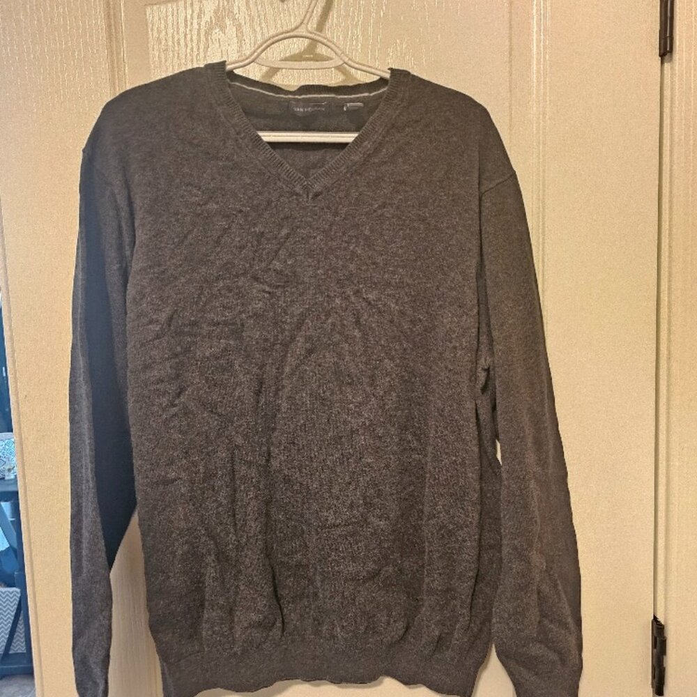 Mens Van Heusen v neck sweater, size XL